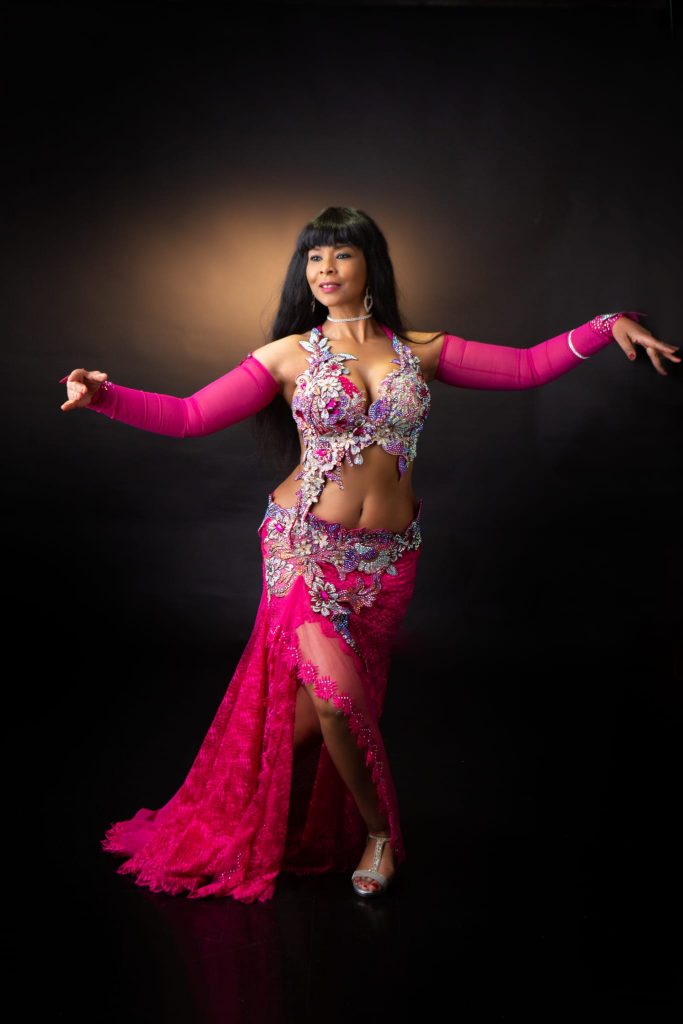 salma danza Vestido rosa guantes